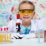 Littlegirlexperimentinginelementaryscienceclass_100854266_original